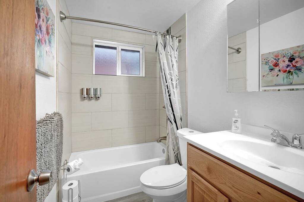 large-2-bed-home-with-huge-yard!/