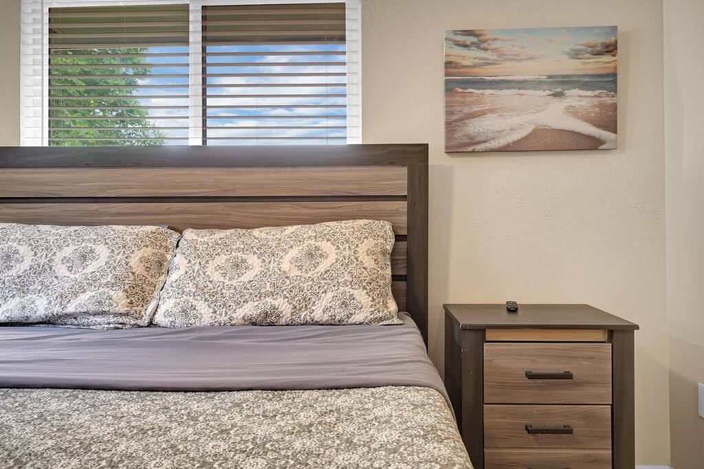 large-2-bed-home-with-huge-yard!/