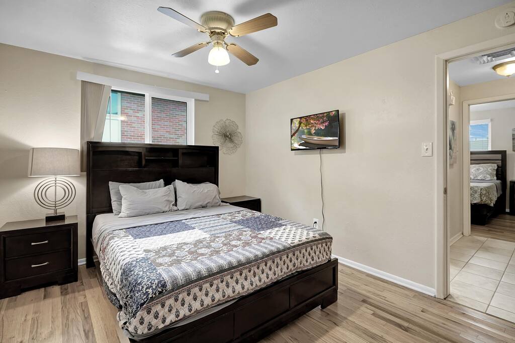 large-2-bed-home-with-huge-yard!/