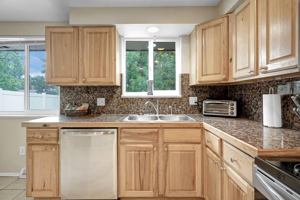 large-2-bed-home-with-huge-yard!/