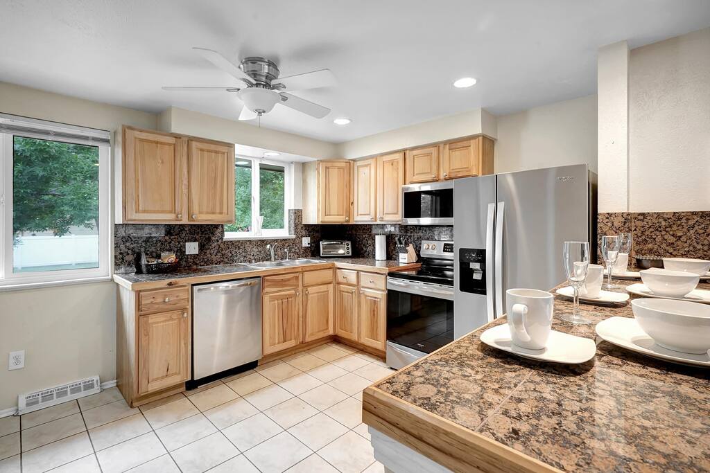 large-2-bed-home-with-huge-yard!/