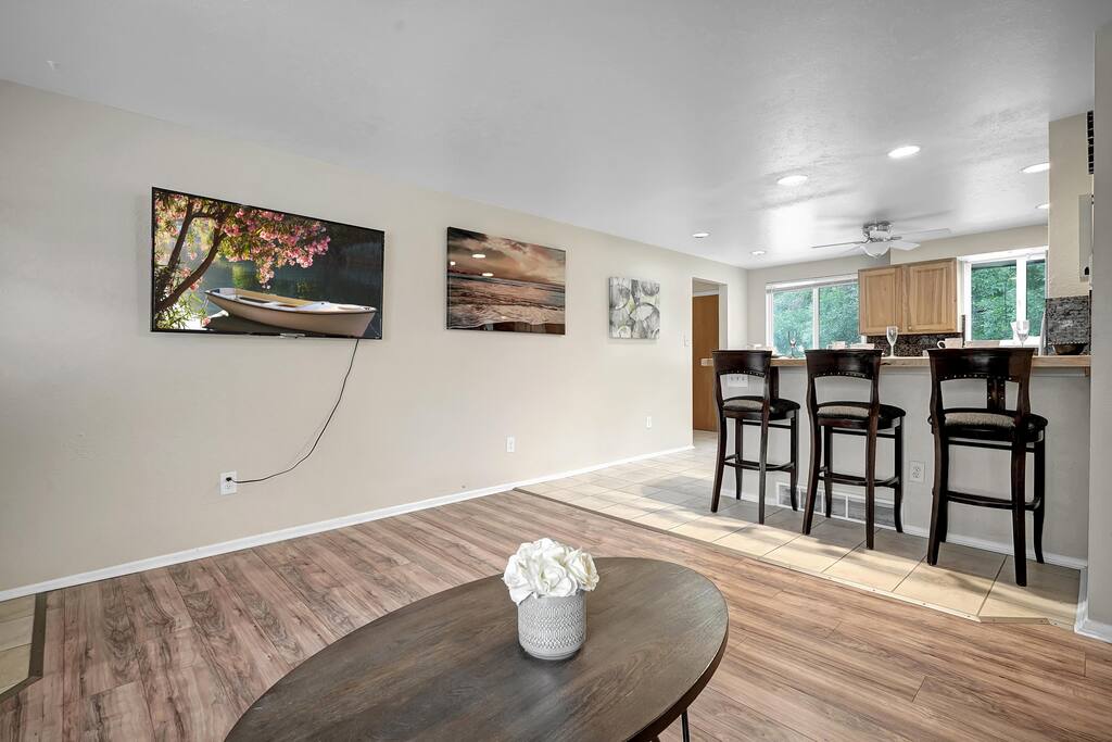 large-2-bed-home-with-huge-yard!/