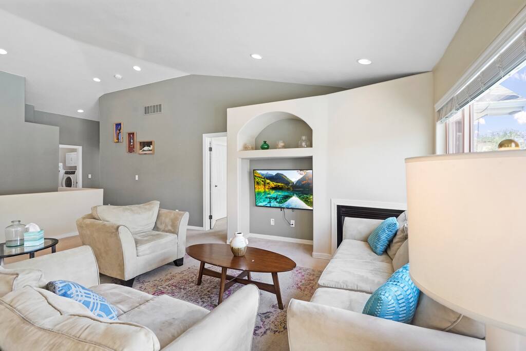 huge-downtown-getaway!-whot-tub-holiday-home/