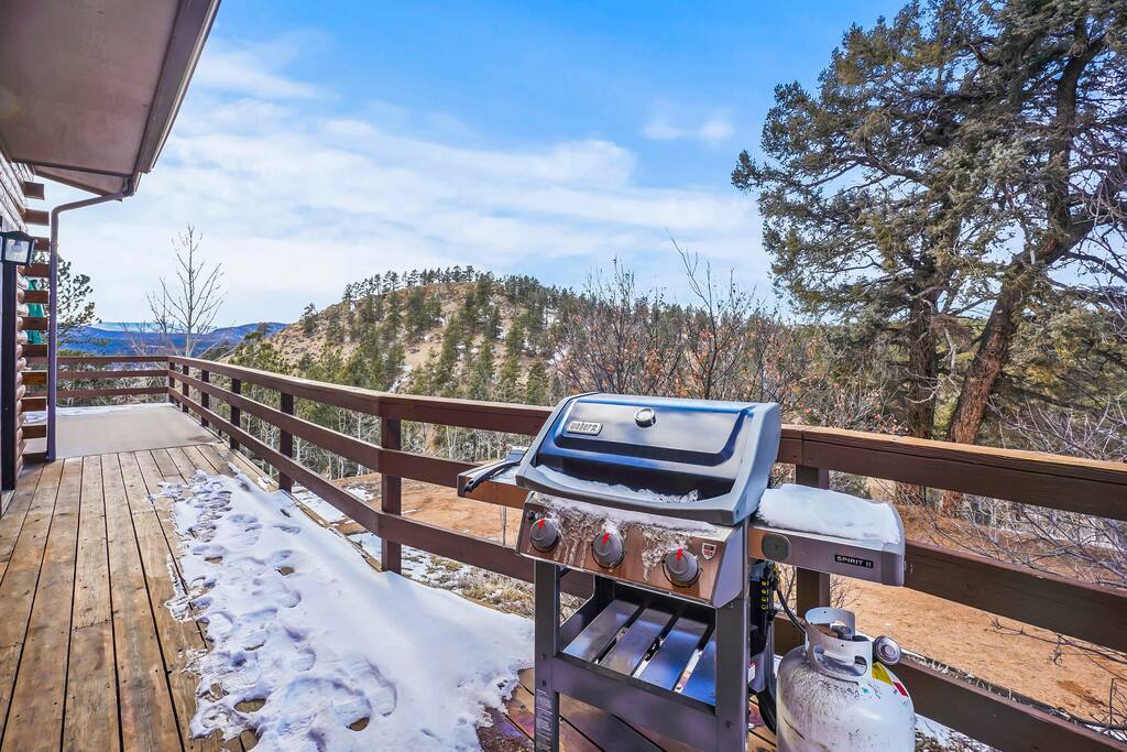 30-acre-retreat-cabin+5bd+wd+-sleeps-16/