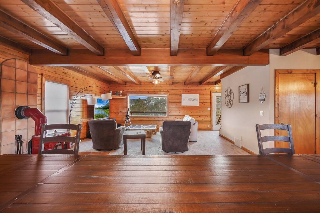 30-acre-retreat-cabin+5bd+wd+-sleeps-16/