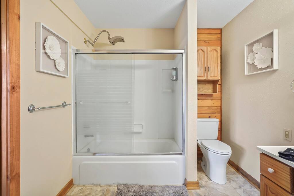 30-acre-retreat-cabin+5bd+wd+-sleeps-16/