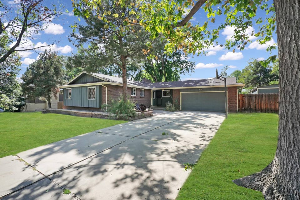 Huge Arvada Retreat! Quiet Area - Holiday Home - Arvada