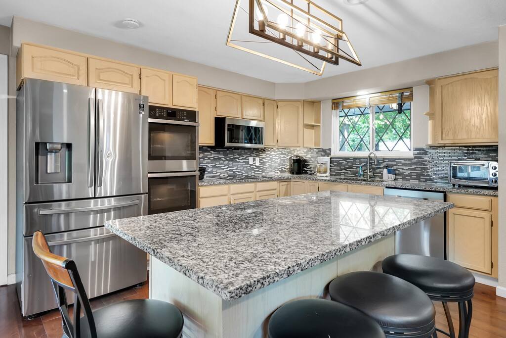 huge-arvada-retreat!-quiet-area-holiday-home/