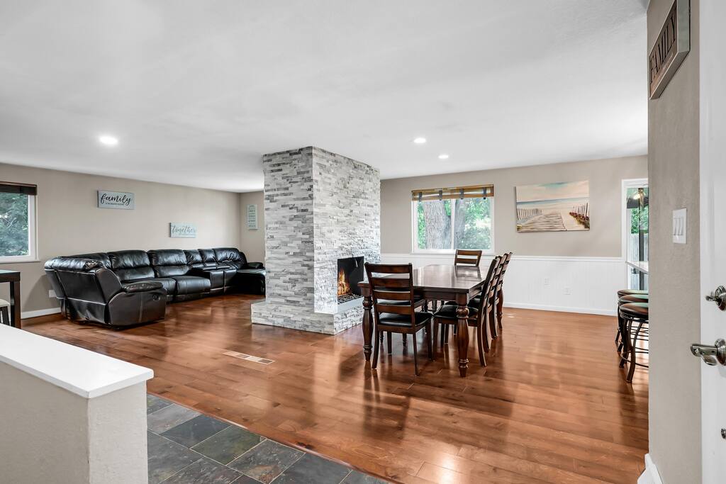 huge-arvada-retreat!-quiet-area-holiday-home/