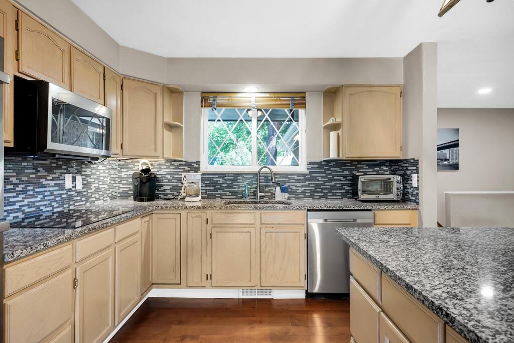 huge-arvada-retreat!-quiet-area-holiday-home/