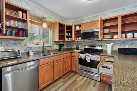 Arvada 6 Bedroom w/Movie Theater - 75th Ave, Arvada