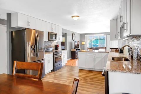 Cozy 3BR near DT Denver + W/D+Porch+Free Parking