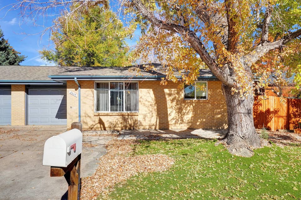 Cozy 3BR near  DT Denver + W/D+Porch+Free Parking - Wheat Ridge