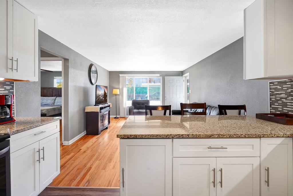 cozy-3br-near-dt-denver-+-wd+porch+free-parking/