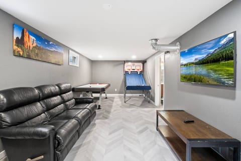 Central Huge Duplex - Sleeps 16 - Holiday Home