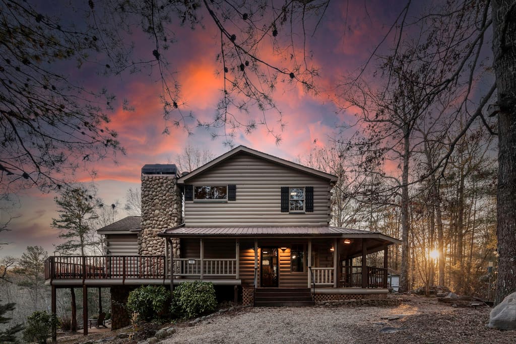 gorgeous-6br-cabin-wspa-firepit-arcadeand-mountain-view/