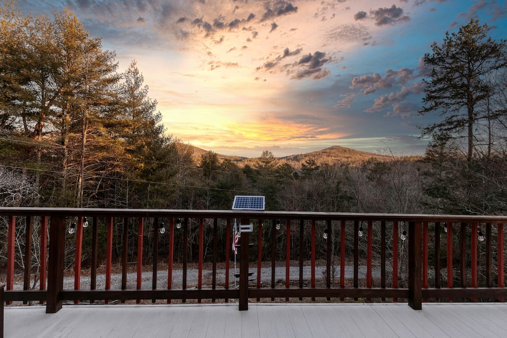 gorgeous-6br-cabin-wspa-firepit-arcadeand-mountain-view/