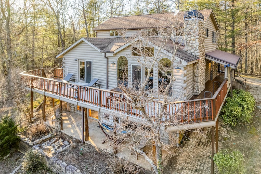 gorgeous-6br-cabin-wspa-firepit-arcadeand-mountain-view/