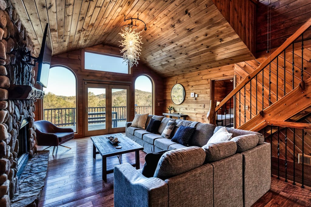 gorgeous-6br-cabin-wspa-firepit-arcadeand-mountain-view/