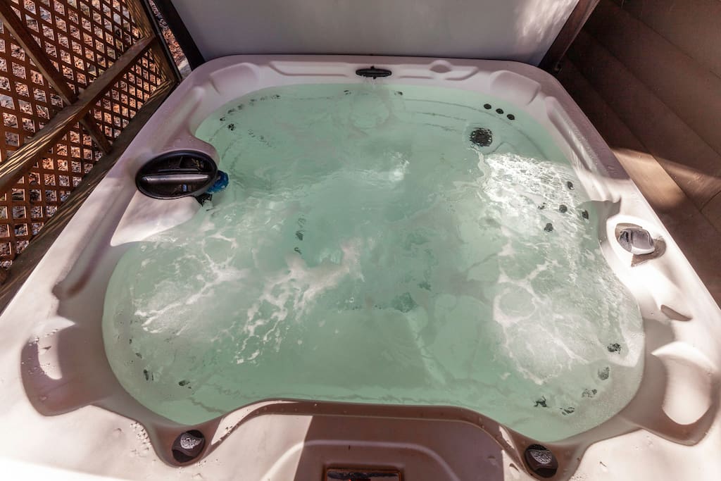 gorgeous-6br-cabin-wspa-firepit-arcadeand-mountain-view/