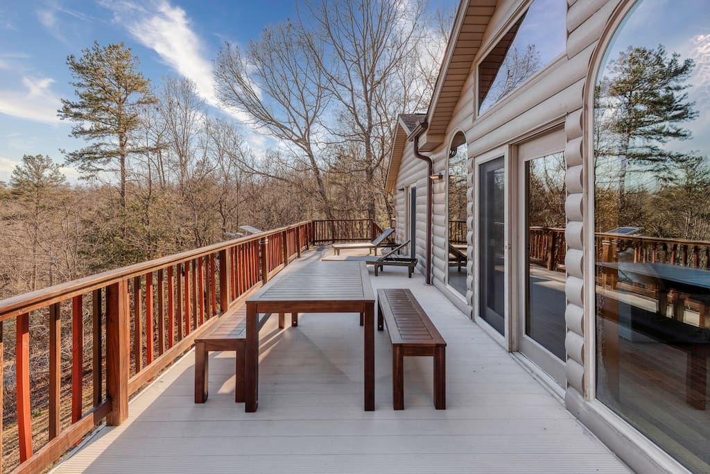 gorgeous-6br-cabin-wspa-firepit-arcadeand-mountain-view/