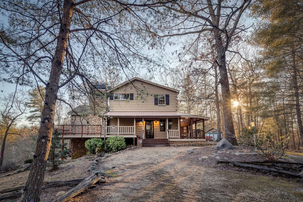 gorgeous-6br-cabin-wspa-firepit-arcadeand-mountain-view/