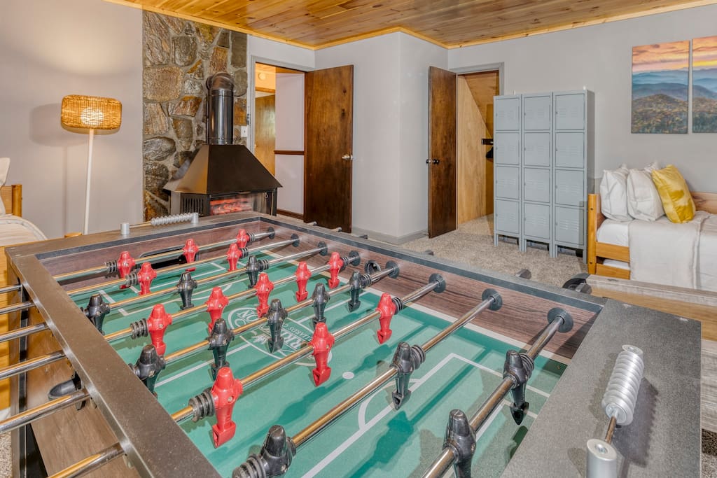 blue-ridge-chalet-or-hot-tub-game-room-and-views/