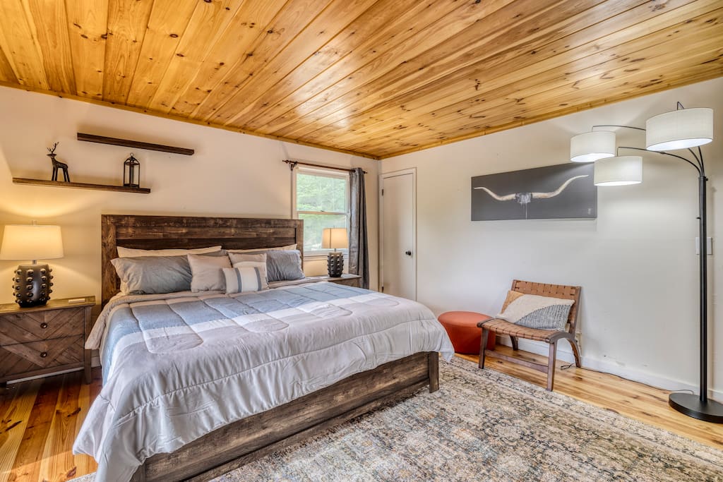 blue-ridge-chalet-or-hot-tub-game-room-and-views/