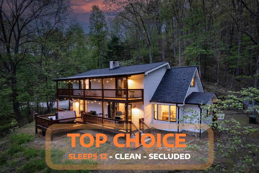 blue-ridge-chalet-or-hot-tub-game-room-and-views/