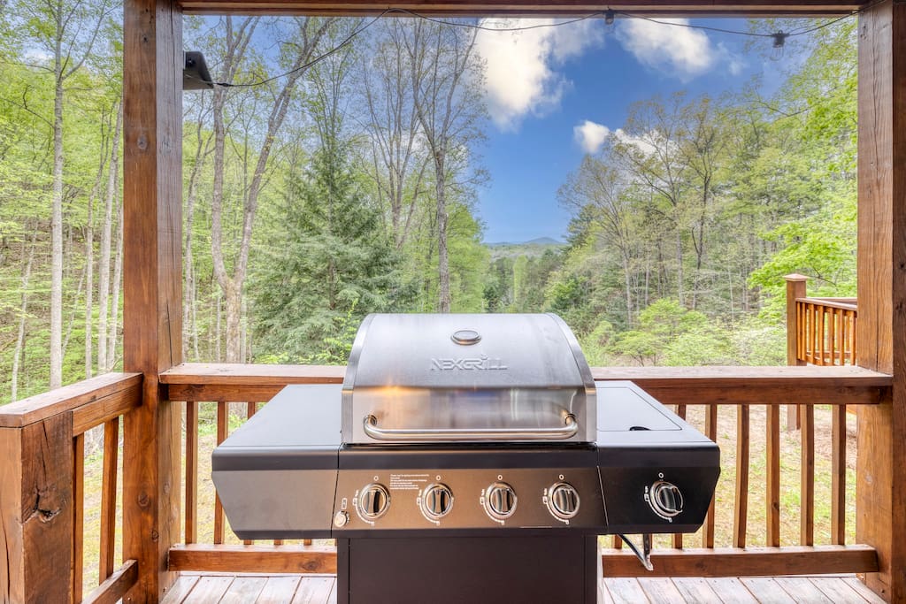 blue-ridge-chalet-or-hot-tub-game-room-and-views/