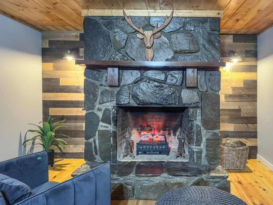 blue-ridge-chalet-or-hot-tub-game-room-and-views/