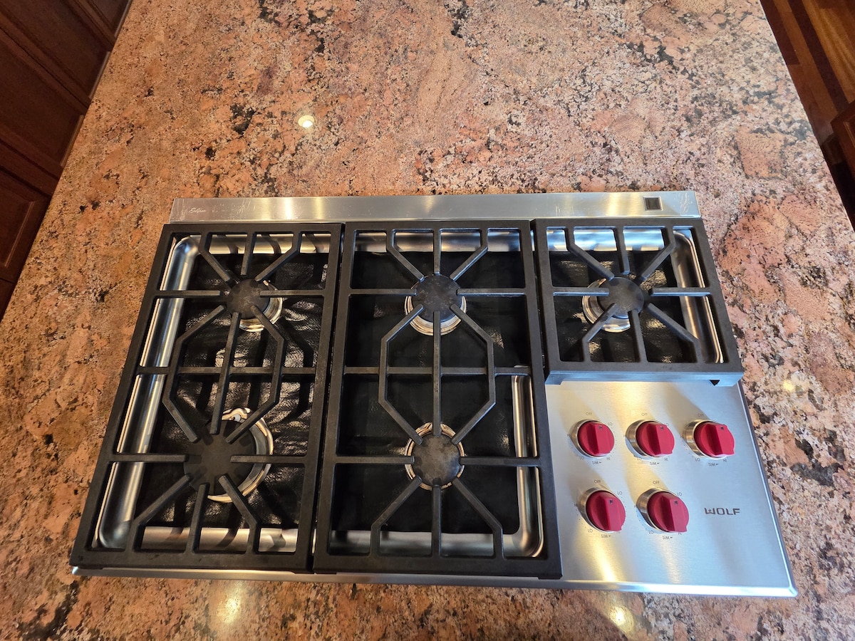 Chef’s Kitchen • Theater • Sauna • Game Room • PDX image 17