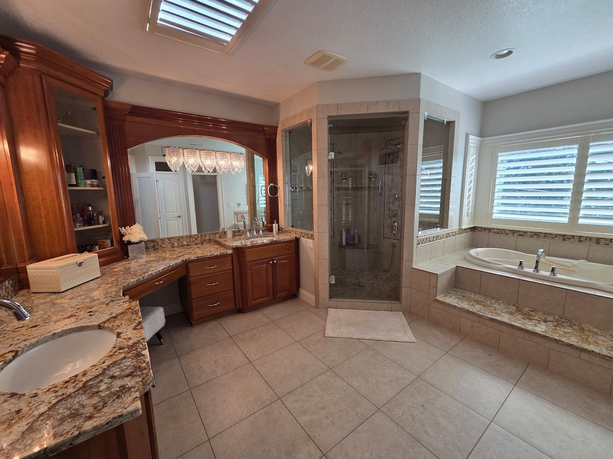 Chef’s Kitchen • Theater • Sauna • Game Room • PDX image 11