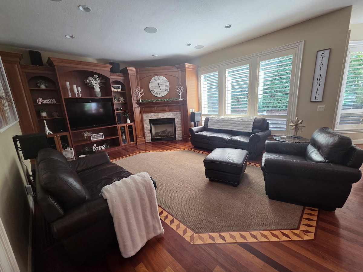 Chef’s Kitchen • Theater • Sauna • Game Room • PDX image 9