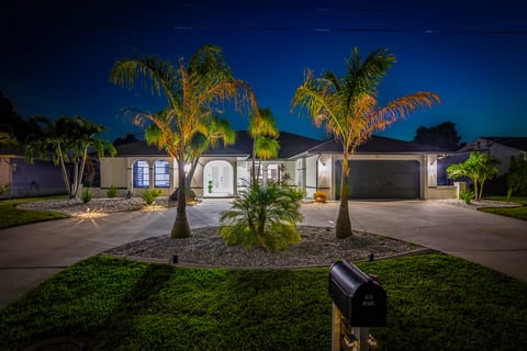 Cape Coral Dream Home – Pool, Games & Mini Golf