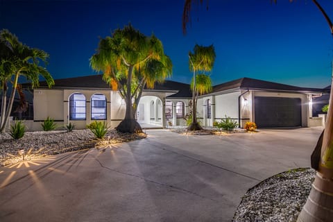 Cape Coral Dream Home – Pool, Games & Mini Golf