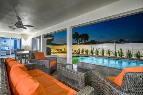 Cape Coral Dream Home – Pool, Games & Mini Golf
