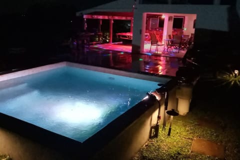Plunge pool 12 x12, outdoor area