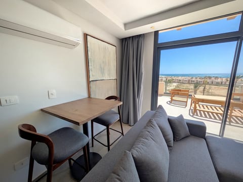 Stunning Penthouse Seaview Apt in Mesca, Somabay image 4