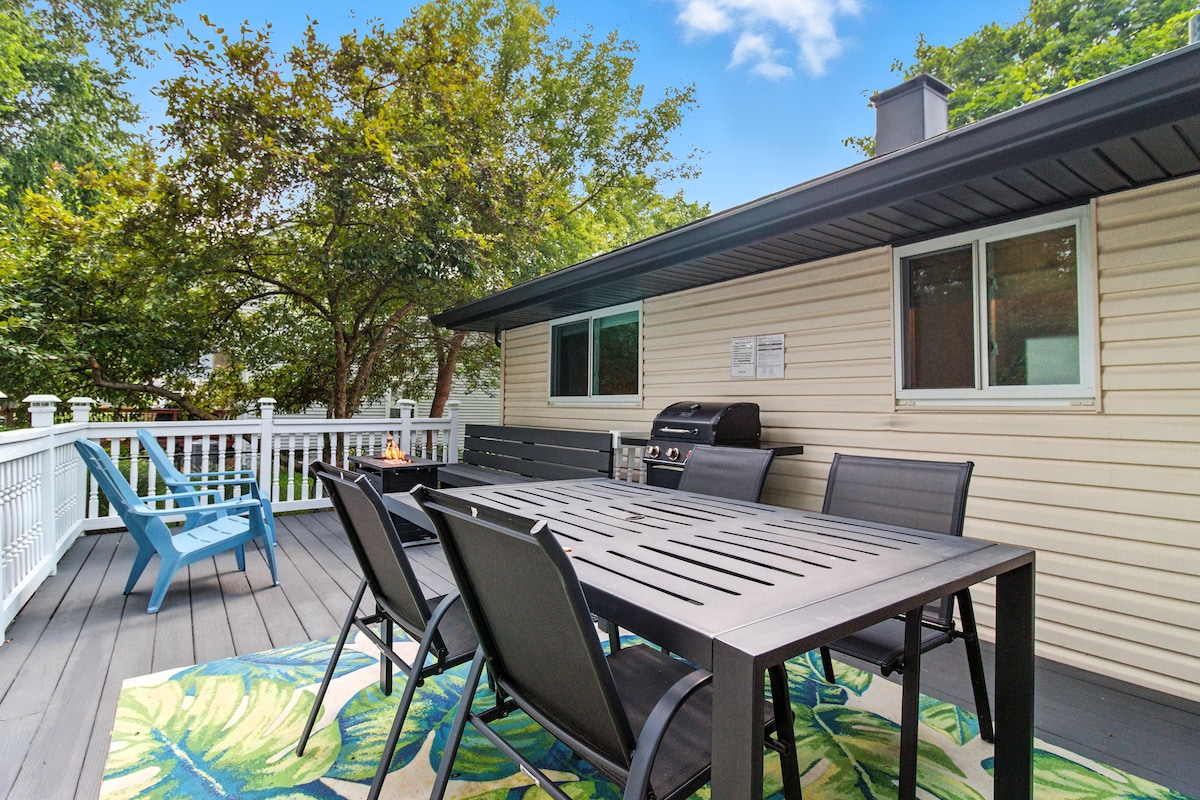 updated-ranch-home-with-king-bed-and-fenced-yard/