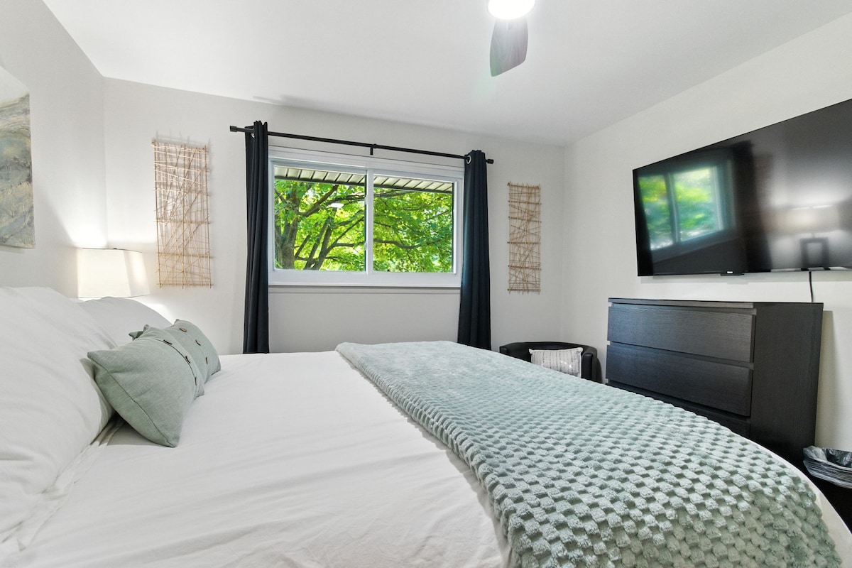 updated-ranch-home-with-king-bed-and-fenced-yard/