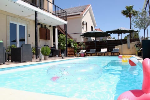 Comfy room with sea view in Villa private pool