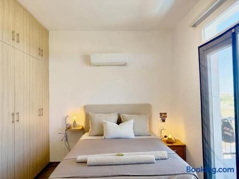 Sea View Oasis: Beach, Pool, Gym
