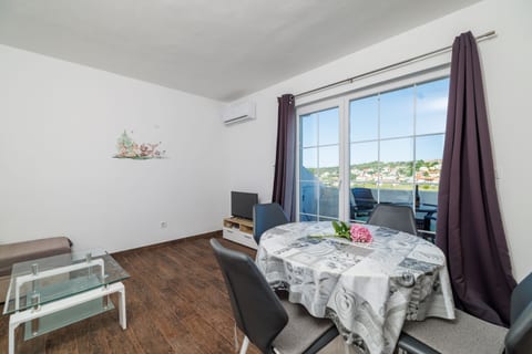 Apartment Dino - Unit 377896-13