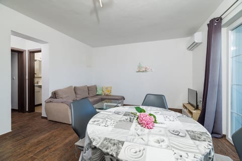 Apartment Dino - Unit 377896-13