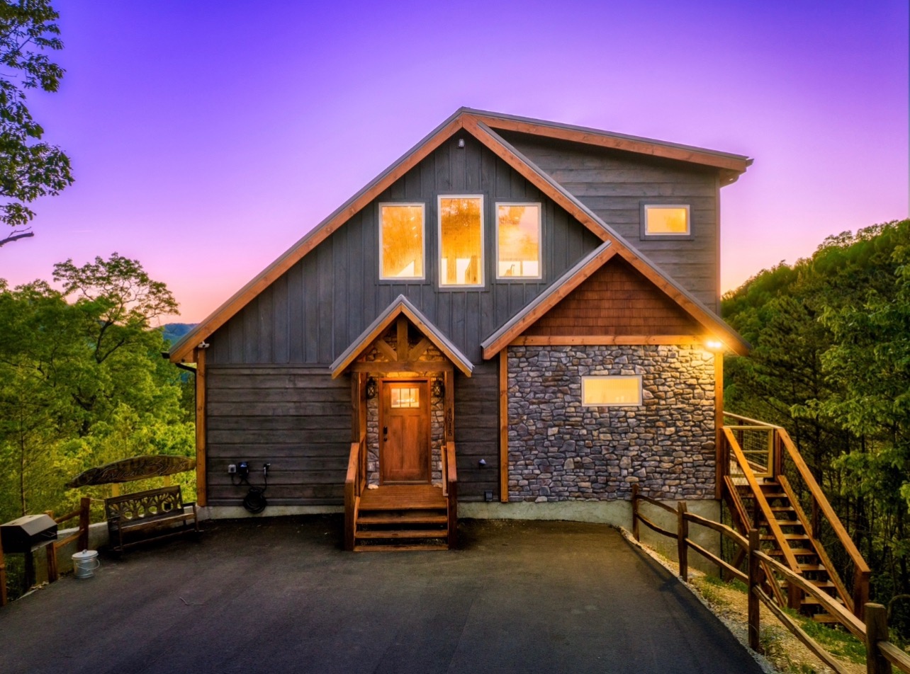 Kindred Spirits in the Smokies - Pigeon Forge Kindred Spirits in the Smokies - Pigeon Forge
