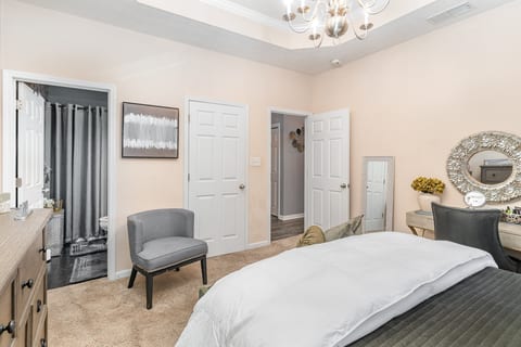 Stylish 2BR Townhome w/ Garage & Patio | Perfect for Stays or Assignments