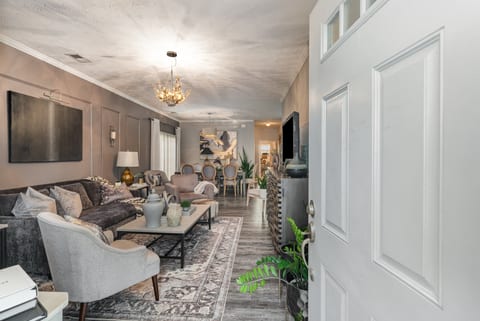 Stylish 2BR Townhome w/ Garage & Patio | Perfect for Stays or Assignments