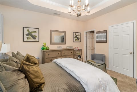 Stylish 2BR Townhome w/ Garage & Patio | Perfect for Stays or Assignments