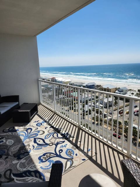 ~The Ocean View Haven – Laketown Wharf~
